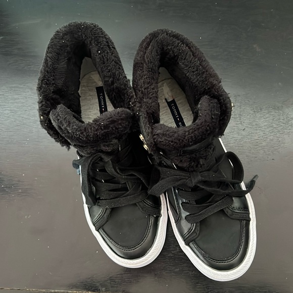 Tommy Hilfiger Furry Black leather tennis shoe sneakers women's size 7 - Picture 7 of 13